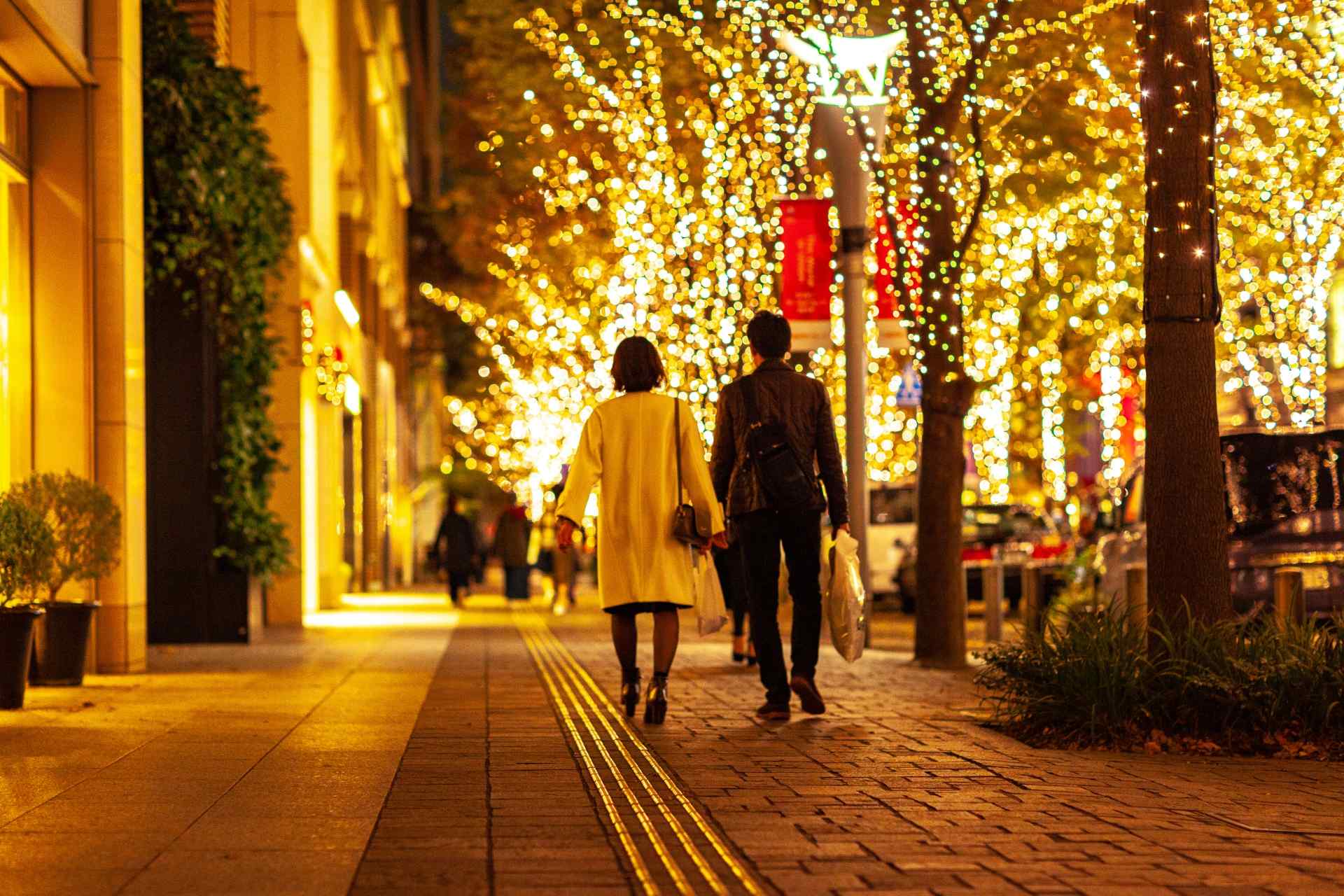 クリスマスの夜空を彩る | ドローンショーの依頼なら株式会社スクラムクリエイション